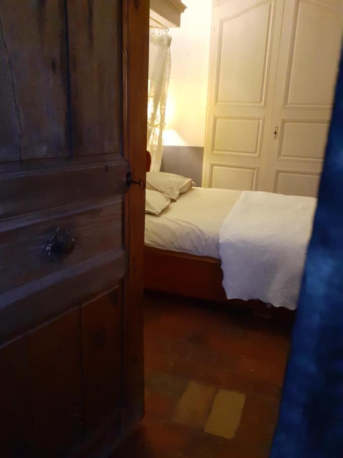 La Tour Mandot Bed and Breakfast Montluel Eksteriør billede