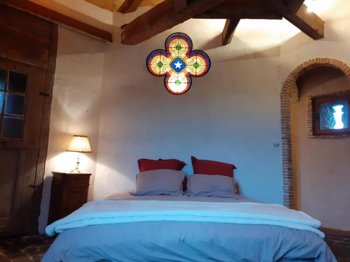 La Tour Mandot Bed and Breakfast Montluel Eksteriør billede