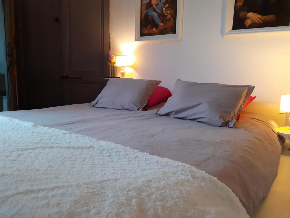 La Tour Mandot Bed and Breakfast Montluel Eksteriør billede