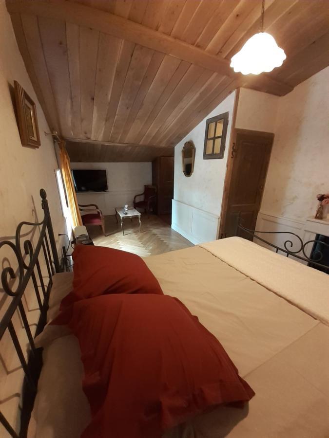 La Tour Mandot Bed and Breakfast Montluel Eksteriør billede