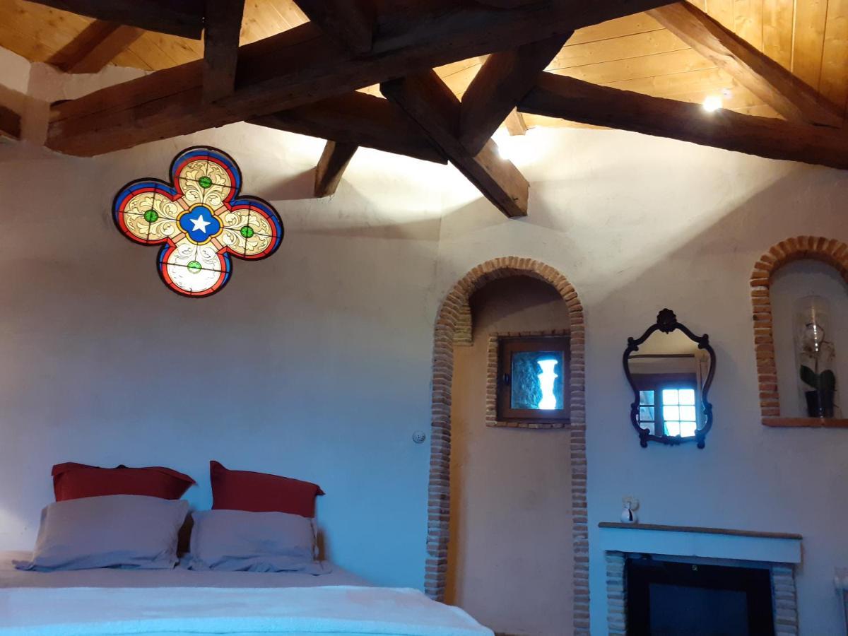 La Tour Mandot Bed and Breakfast Montluel Eksteriør billede