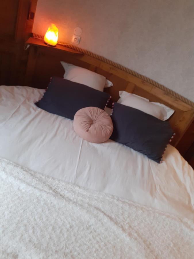 La Tour Mandot Bed and Breakfast Montluel Eksteriør billede